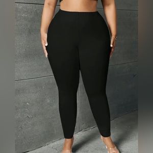 Plus Size Solid Elastic leggings 😍HP!